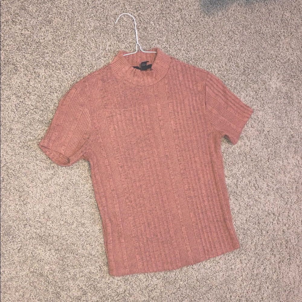 Forever 21 pink short sleeve tee.